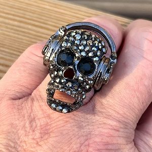 - Jammin’ Skull Pewter Rhinestone Elastic Ring! NEW!